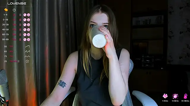 princessaalicc online show from December 14, 2025, 1:49 pm