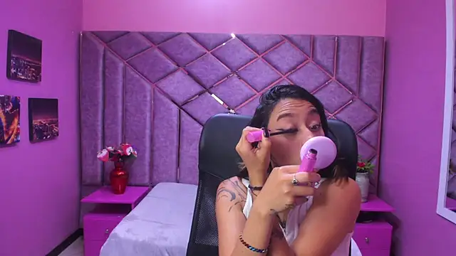 Snapshot of Miaa_Thopmson chatting on December 1, 2025, 3:06 pm Miaa Thopmson online show from December 1, 2025, 3:06 pm