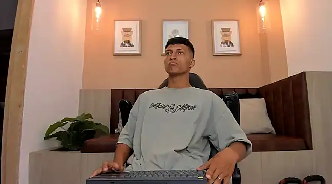 wolf james123 online show from February 3, 2025, 1:51 pm