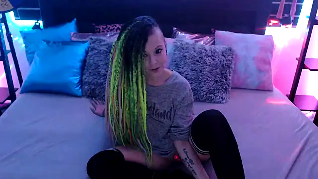 EdgesOfReality online show from December 17, 2025, 10:38 pm