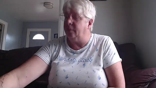 Snapshot of canadiancougar1965 chatting on October 17, 2025, 2:19 pm canadiancougar1965 online show from October 17, 2025, 2:19 pm