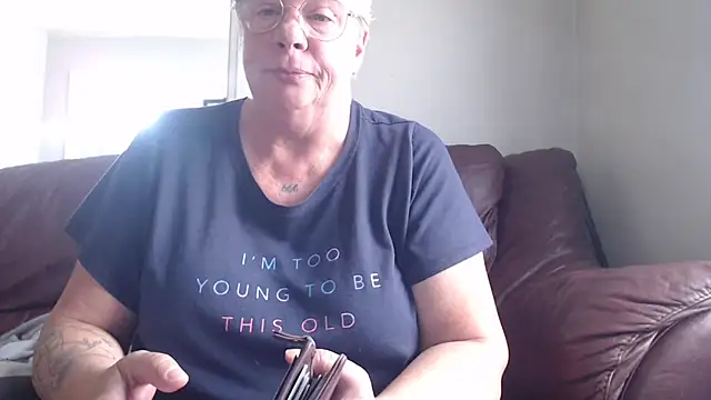 Snapshot of canadiancougar1965 chatting on October 21, 2025, 1:23 pm canadiancougar1965 online show from October 21, 2025, 1:23 pm