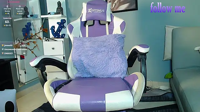 zoey-fox online show from March 13, 2025, 5:00 am