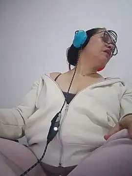 gaby0075 online show from December 3, 2024, 10:07 pm