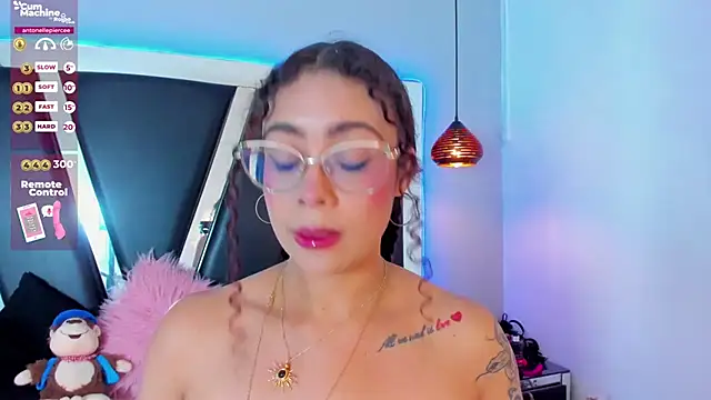 antonelllepiercee online show from February 2, 2025, 11:51 am