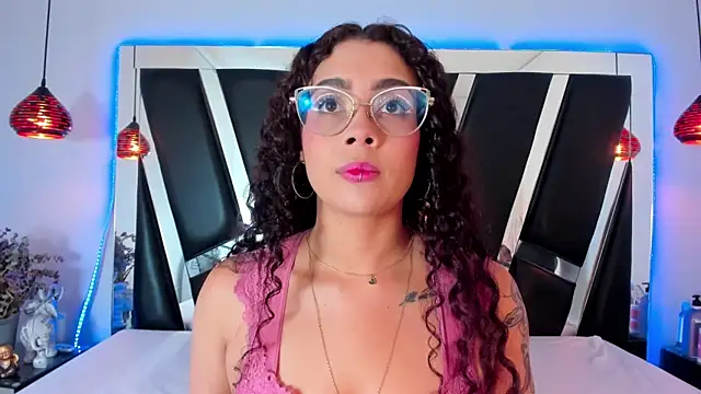 antonelllepiercee online show from March 13, 2025, 11:19 am