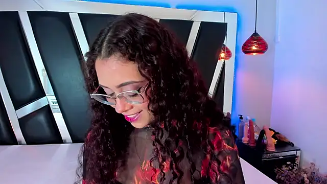 antonelllepiercee online show from March 14, 2025, 11:23 am