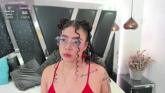 antonelllepiercee online show from September 26, 2025, 11:25 am