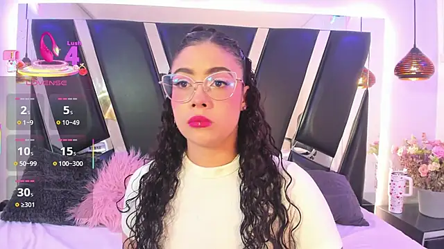 antonelllepiercee online show from October 7, 2025, 11:29 am