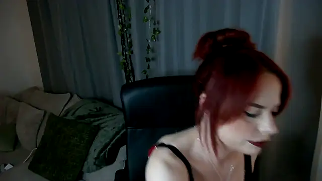 livelovelanaUk online show from November 5, 2025, 8:20 pm