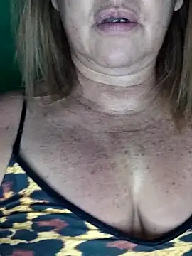 Kasandra Ho online show from October 3, 2025, 8:11 am