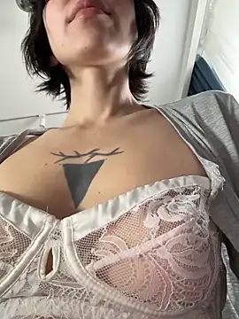 kikidoll online show from February 21, 2026, 3:29 am