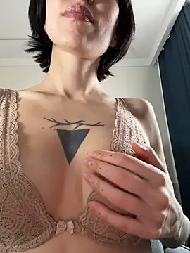 kikidoll online show from March 29, 2026, 3:06 am