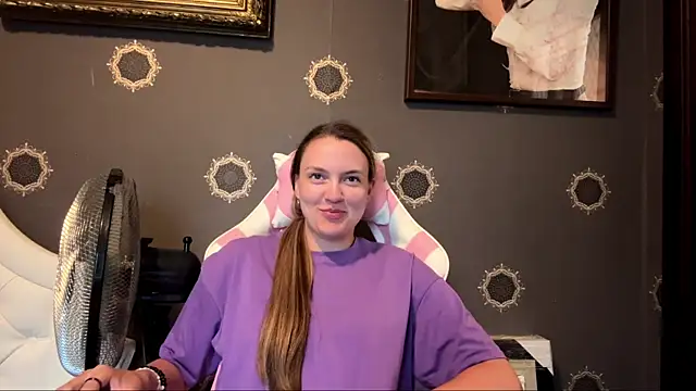 Snapshot of NoreenBunton chatting on July 16, 2026, 4:35 pm NoreenBunton online show from July 16, 2026, 4:35 pm