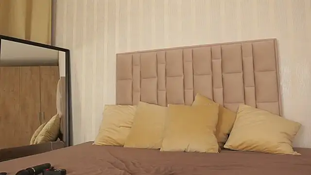 GabyRios online show from September 25, 2025, 5:49 pm