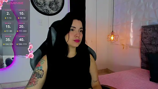 tatiana sc online show from November 4, 2025, 1:32 pm