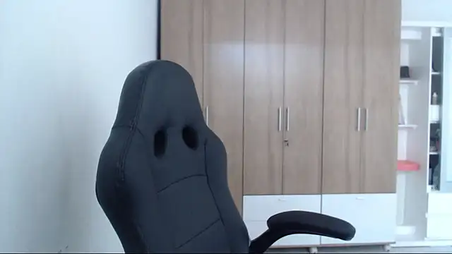 RoxanaLove9 online show from February 27, 2026, 5:57 pm