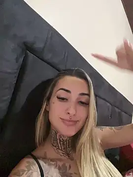 hotskinny1 online show from March 1, 2025, 1:00 am