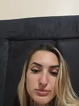 hotskinny1 online show from March 5, 2025, 9:26 pm