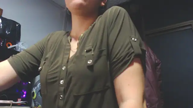 Lucianaferro  online show from November 1, 2025, 9:44 am