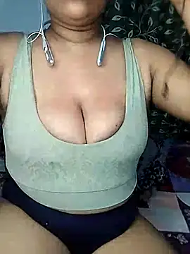 Hottyalia online show from February 23, 2025, 5:07 pm