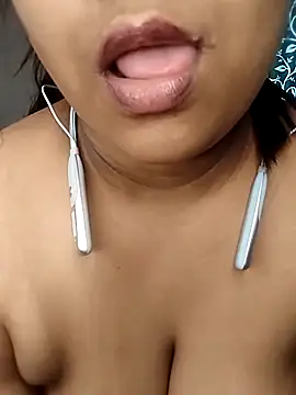 Hottyalia online show from March 4, 2025, 4:49 am