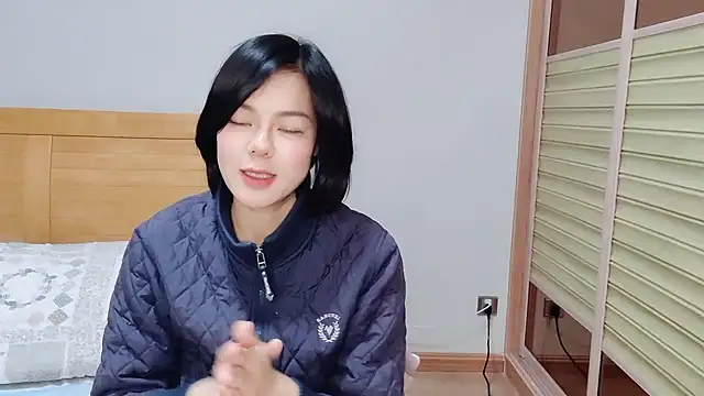 Linda-LL online show from February 6, 2025, 3:37 am