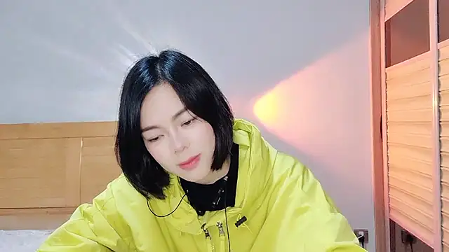 Linda-LL online show from February 16, 2025, 6:10 am