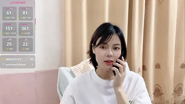 Snapshot of Linda-LL chatting on April 19, 2026, 11:42 am Linda-LL online show from April 19, 2026, 11:42 am