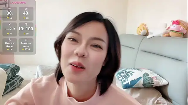 Snapshot of Linda-LL chatting on April 24, 2026, 3:53 am Linda-LL online show from April 24, 2026, 3:53 am