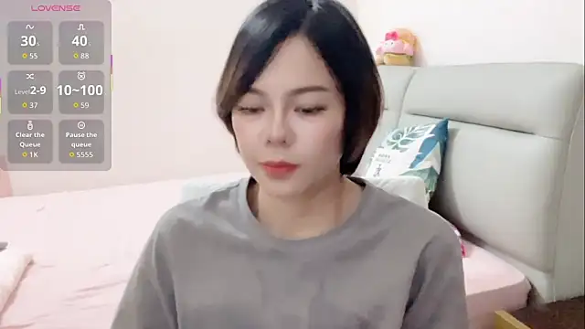 Snapshot of Linda-LL chatting on May 6, 2026, 12:21 pm Linda-LL online show from May 6, 2026, 12:21 pm