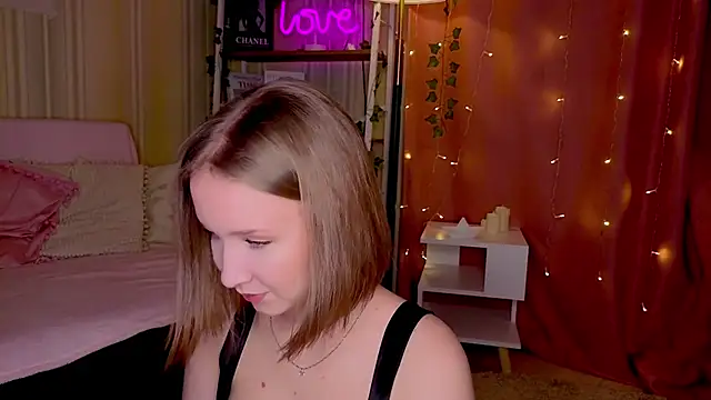 ms evasweet online show from November 17, 2025, 1:17 pm