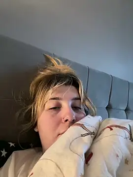 Curvy Rosie99 online show from December 27, 2024, 2:12 pm