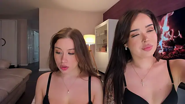 hannah x x  online show from October 5, 2025, 7:45 pm