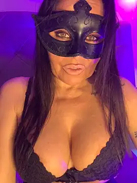 vicvictoriax online show from November 16, 2025, 10:04 pm