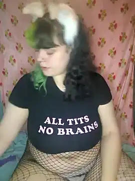 kira 132 online show from November 5, 2025, 1:49 am