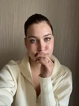 KikiWatson online show from October 4, 2025, 12:36 pm