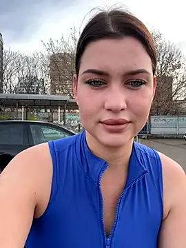 KikiWatson online show from November 22, 2025, 7:07 am