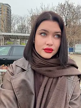 KikiWatson online show from December 4, 2025, 7:06 am