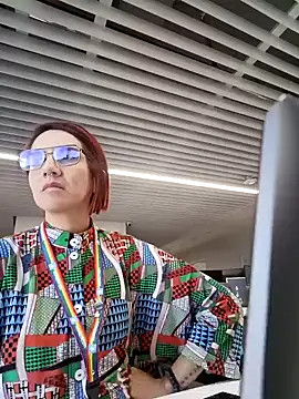 your red rose  online show from January 22, 2025, 1:42 pm