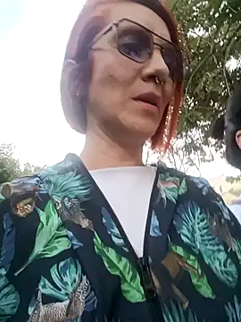 your red rose  online show from January 31, 2025, 10:42 pm