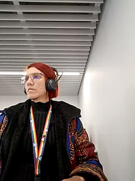 your red rose  online show from February 11, 2025, 3:29 pm