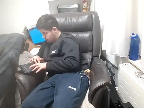 joystick2006 online show from March 9, 2025, 6:11 pm