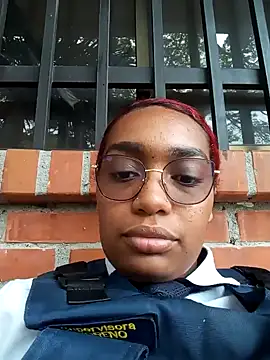 Snapshot of Cinnamon-Skin chatting on January 5, 2025, 8:21 pm Cinnamon-Skin online show from January 5, 2025, 8:21 pm