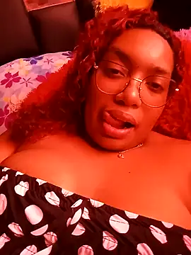 Snapshot of Cinnamon-Skin chatting on January 19, 2025, 9:45 pm Cinnamon-Skin online show from January 19, 2025, 9:45 pm