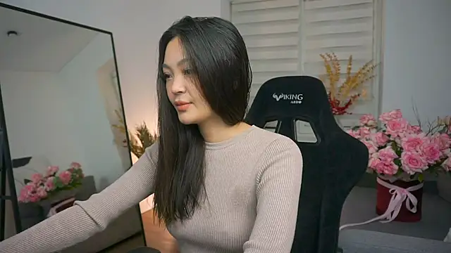 Peopleneedlove144 online show from January 15, 2025, 1:45 am