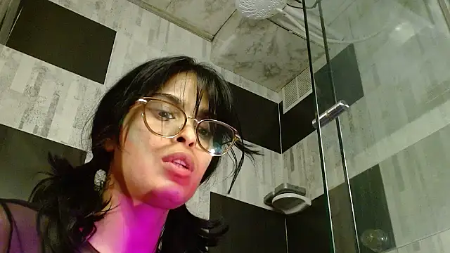 Snapshot of AlessiaVal_ chatting on April 2, 2026, 4:26 pm AlessiaVal online show from April 2, 2026, 4:26 pm