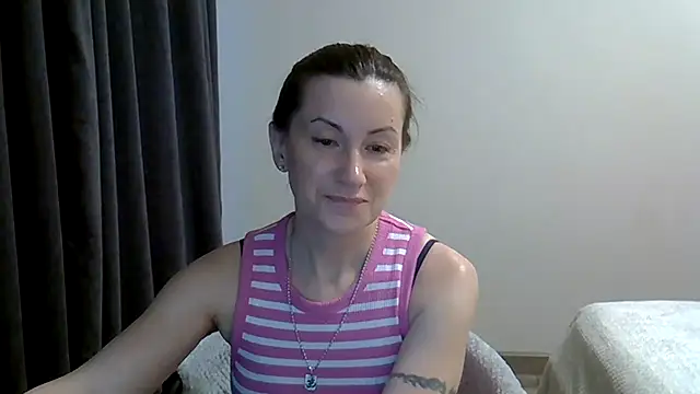 Snapshot of jainesummer chatting on December 9, 2024, 9:49 am jainesummer online show from December 9, 2024, 9:49 am