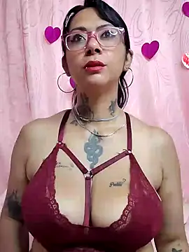 Snapshot of Saloome- chatting on February 15, 2025, 2:11 pm Saloome- online show from February 15, 2025, 2:11 pm