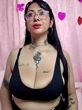 Snapshot of Saloome- chatting on February 17, 2025, 5:10 pm Saloome- online show from February 17, 2025, 5:10 pm